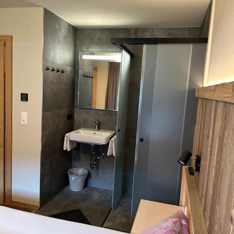 Ferienwohnung Bischofer - Apartment mit 5 Schlafzimmern und Balkon - 54