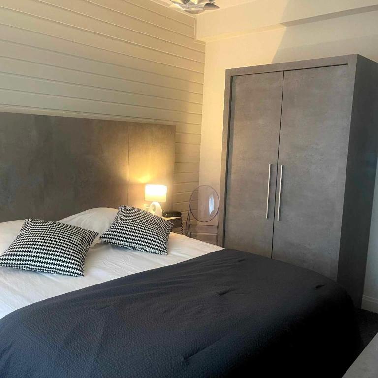 Hôtel La Réserve - Chambre Double Supérieure - 7