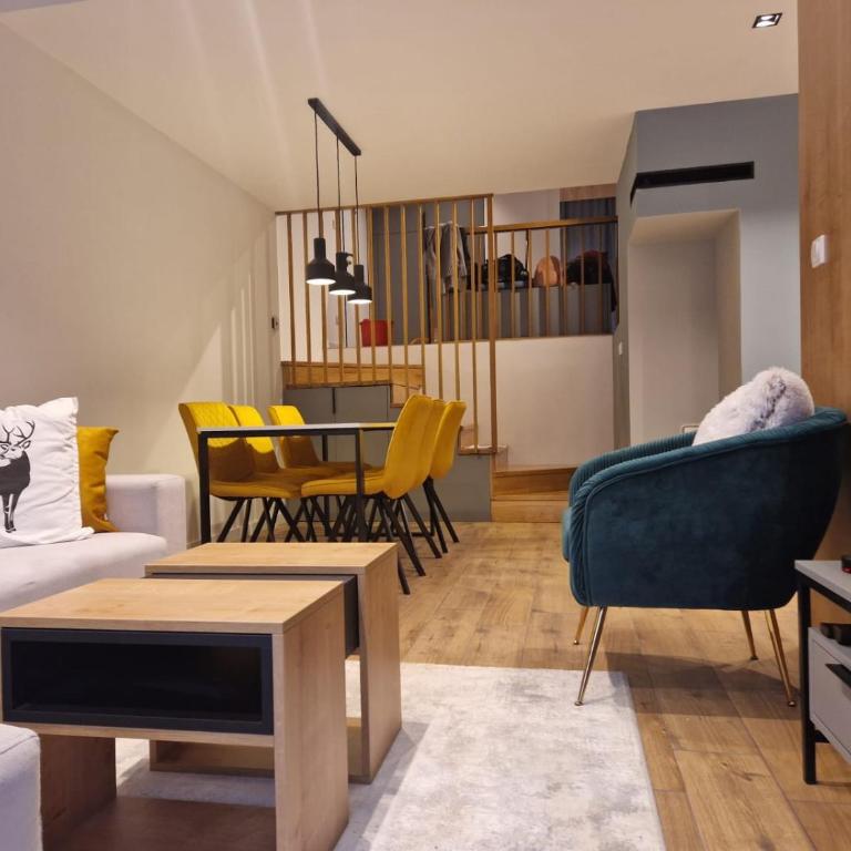 Mountain Dreams - Three-Bedroom Apartment - 28
