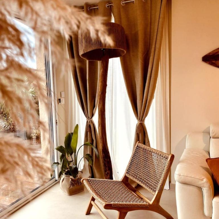 Logement vue mer splendide - situé à 30 mètres du bord de mer et 2 minutes des plages - Bienvenue à "Bandolina" - Appartement 2 Chambres - 22