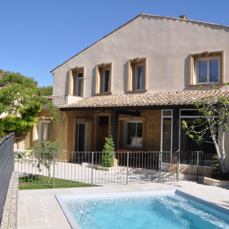Maison de caractère au coeur de la Provence - Villa - 1