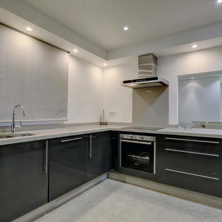 Large Ground Floor Apartment with Private Garden and Beach Access - Casa de 3 dormitorios - 18