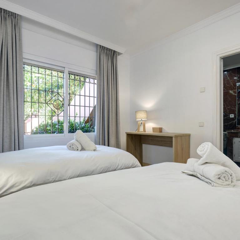 Large Ground Floor Apartment with Private Garden and Beach Access - Casa de 3 dormitorios - 40