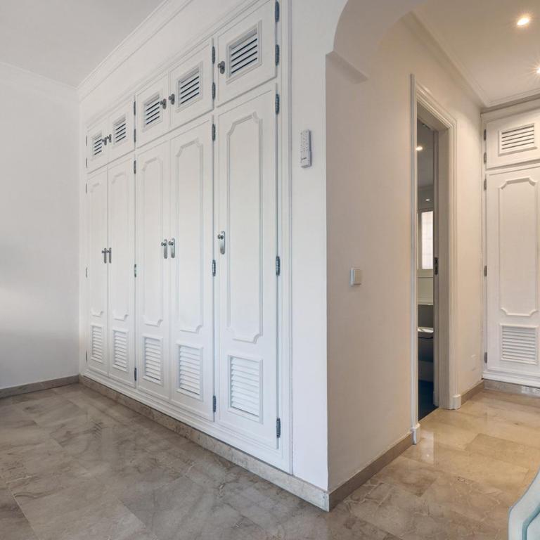 Large Ground Floor Apartment with Private Garden and Beach Access - Casa de 3 dormitorios - 14