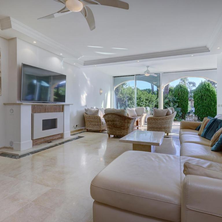Large Ground Floor Apartment with Private Garden and Beach Access - Casa de 3 dormitorios - 25
