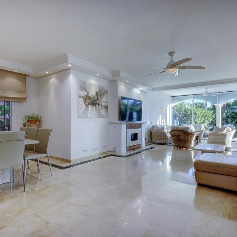 Large Ground Floor Apartment with Private Garden and Beach Access - Casa de 3 dormitorios - 24