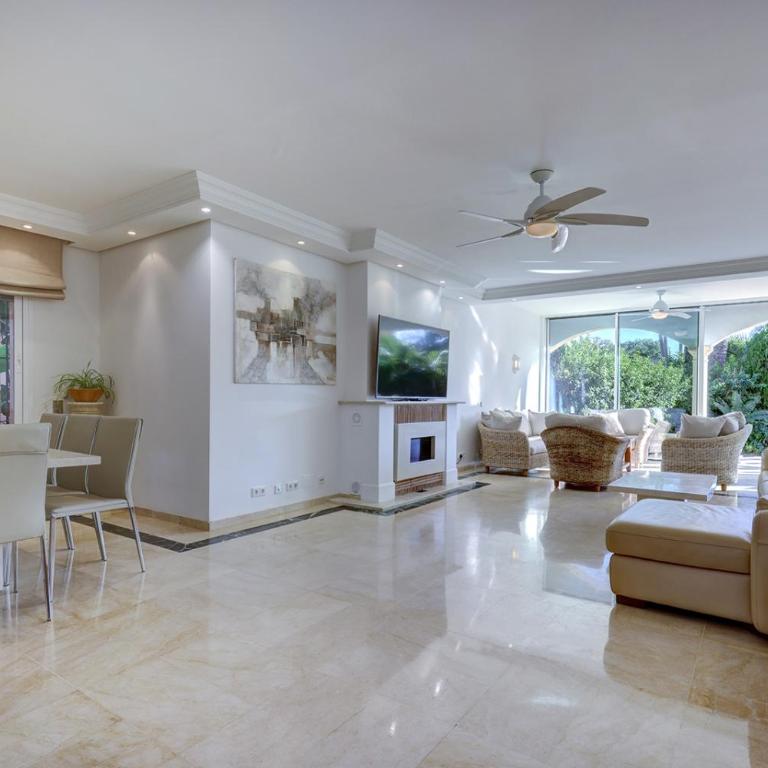 Large Ground Floor Apartment with Private Garden and Beach Access - Casa de 3 dormitorios - 29