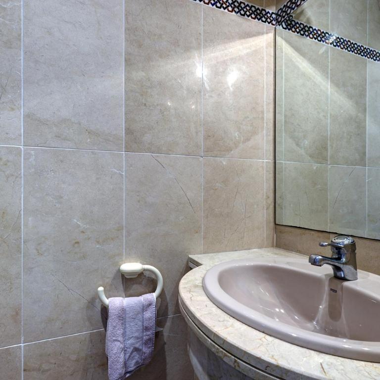 Large Ground Floor Apartment with Private Garden and Beach Access - Casa de 3 dormitorios - 37
