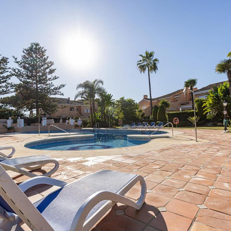 Large Ground Floor Apartment with Private Garden and Beach Access - Casa de 3 dormitorios - 56
