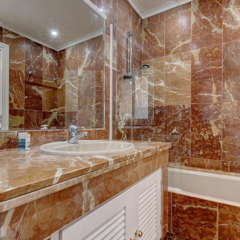 Large Ground Floor Apartment with Private Garden and Beach Access - Casa de 3 dormitorios - 42