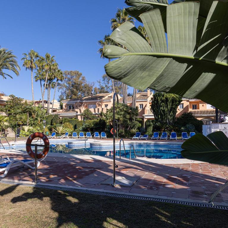 Large Ground Floor Apartment with Private Garden and Beach Access - Casa de 3 dormitorios - 60