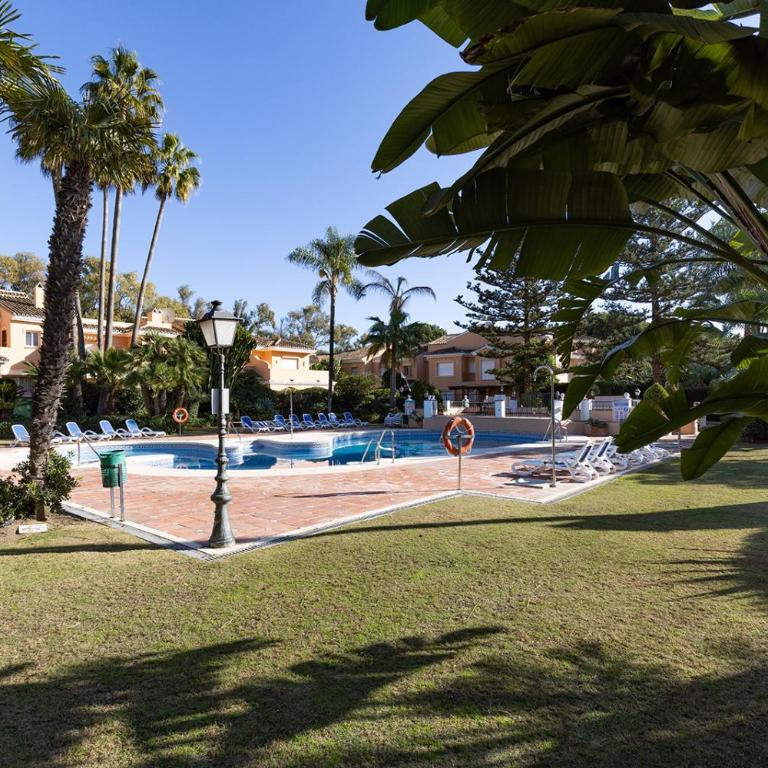 Large Ground Floor Apartment with Private Garden and Beach Access - Casa de 3 dormitorios - 64