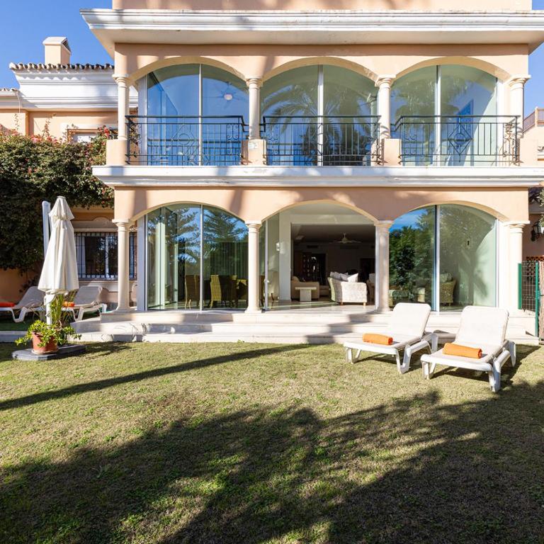 Large Ground Floor Apartment with Private Garden and Beach Access - Casa de 3 dormitorios - 1