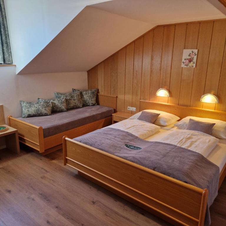 Kastnerhof - Dreibettzimmer - 2