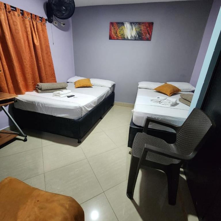 Hotel Laureles Home - Quadruple Room with Private Bathroom - 2