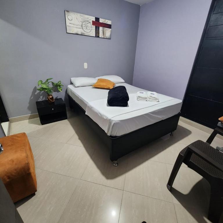 Hotel Laureles Home - Double Room with Private Bathroom - 13
