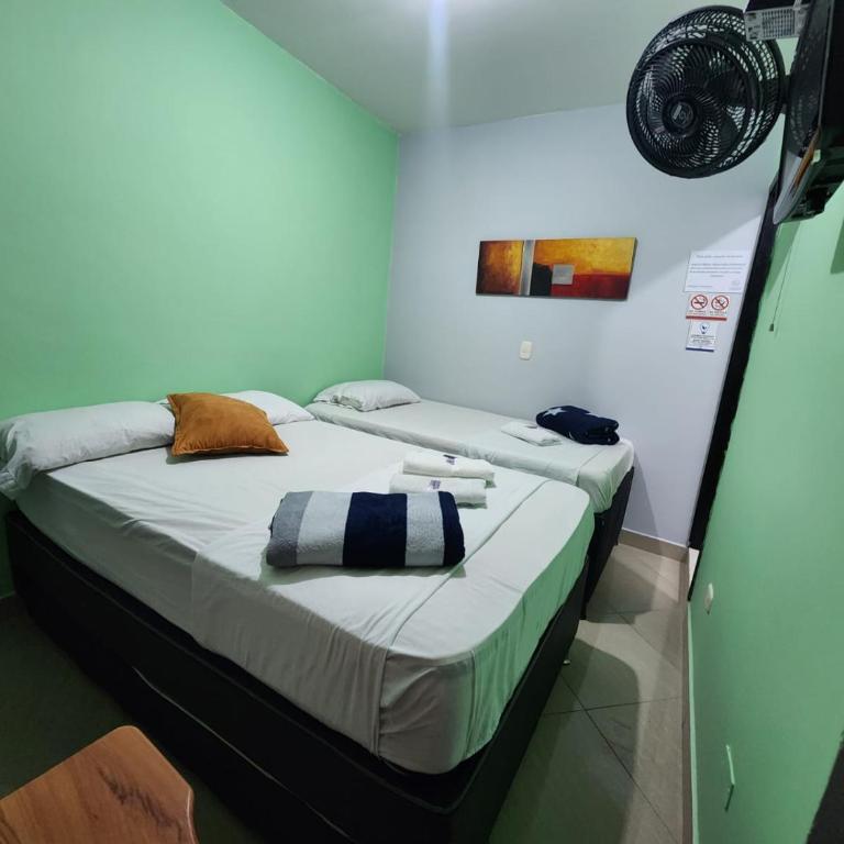 Hotel Laureles Home - Habitación Doble con baño privado - 8