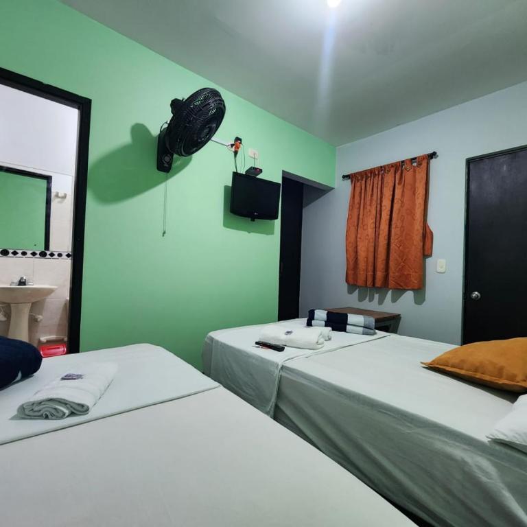 Hotel Laureles Home - Habitación Doble con baño privado - 2