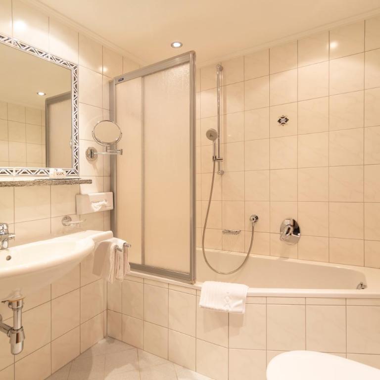 Hotel Garni Helvetia - Doppelzimmer - 10