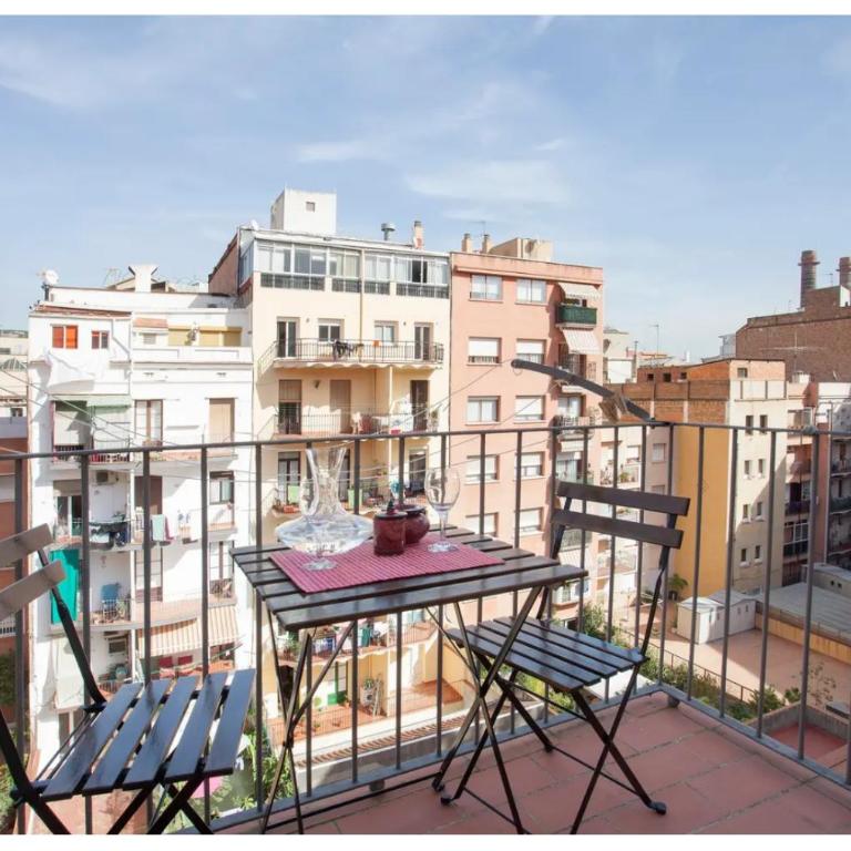 Piquer con Terraza - Three-Bedroom Apartment - 1