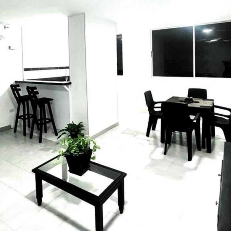 Apartamento Edificio los Delfines Bocagrande , ubicación y precio - Two-Bedroom Apartment - 2