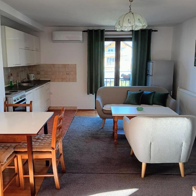 Apartman "EM" - Two-Bedroom Apartment with Terrace - 3