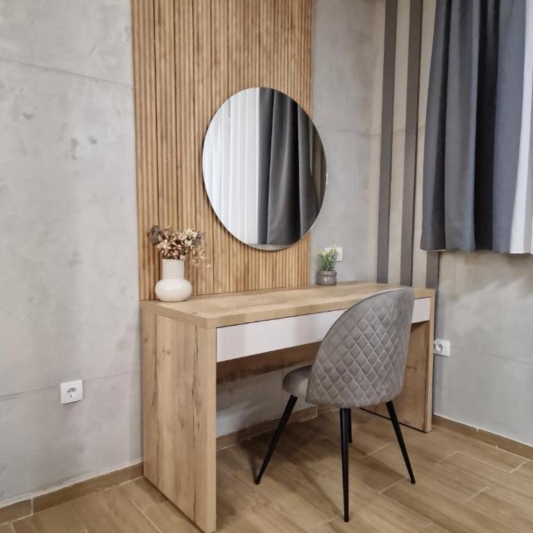 Apartman 318 - Sunčana Planina - Dvokrevetna Soba s Bračnim Krevetom/Zasebnim Krevetima i Kupatilom - 3