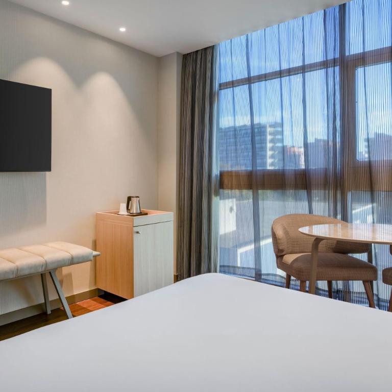 AC Hotel Som by Marriott - Habitación con cama extragrande - 4