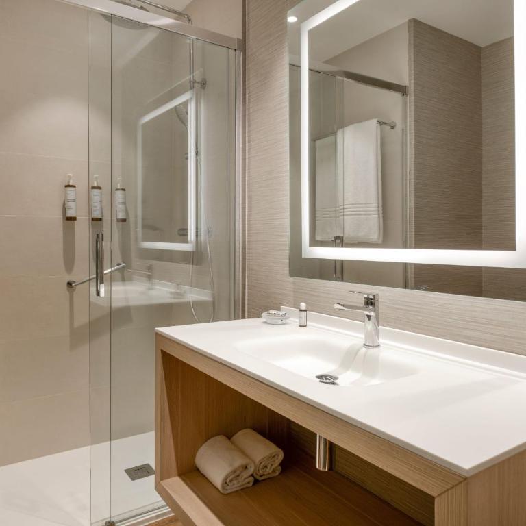 AC Hotel Som by Marriott - Habitación con cama extragrande - 6