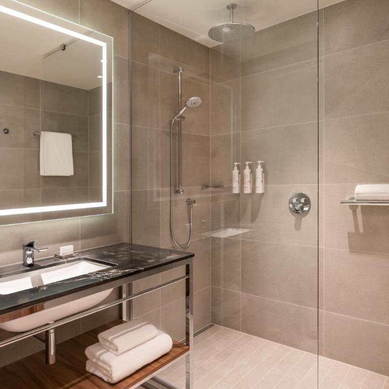 Geneva Marriott Hotel - Chambre Lit King-Size Premium - 4