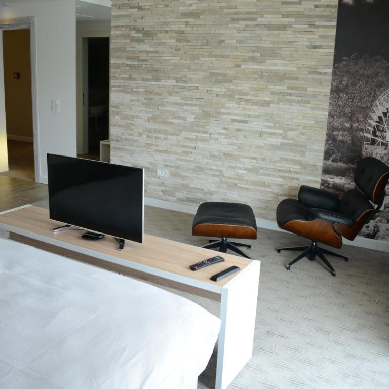 Hotel Nar - Dvokrevetna Soba sa Bračnim Krevetom/Zasebnim Krevetima i Balkonom - 2