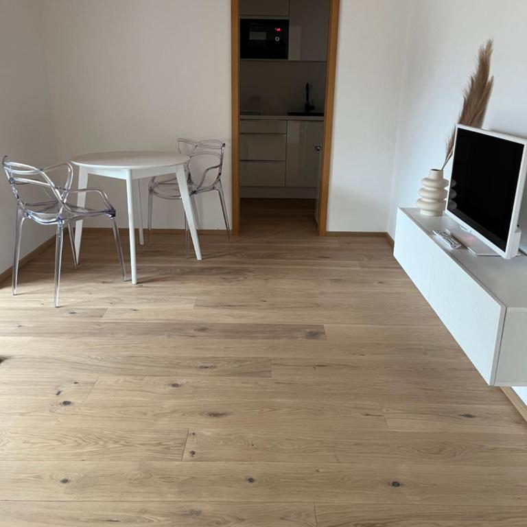 Gut Buchenhof - Apartment mit 1 Schlafzimmer, Balkon und Bergblick - 13