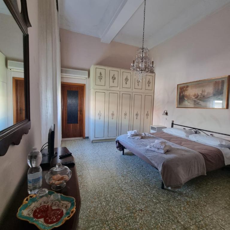 ViaEmilia - Camera Matrimoniale/Doppia con Letti Singoli con Bagno Privato - 1