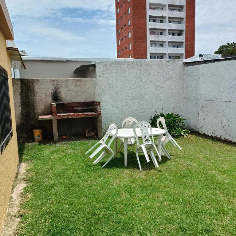 Casa Amplio Jardín - Centro Maldonado - Apartamento de 2 dormitorios - 36