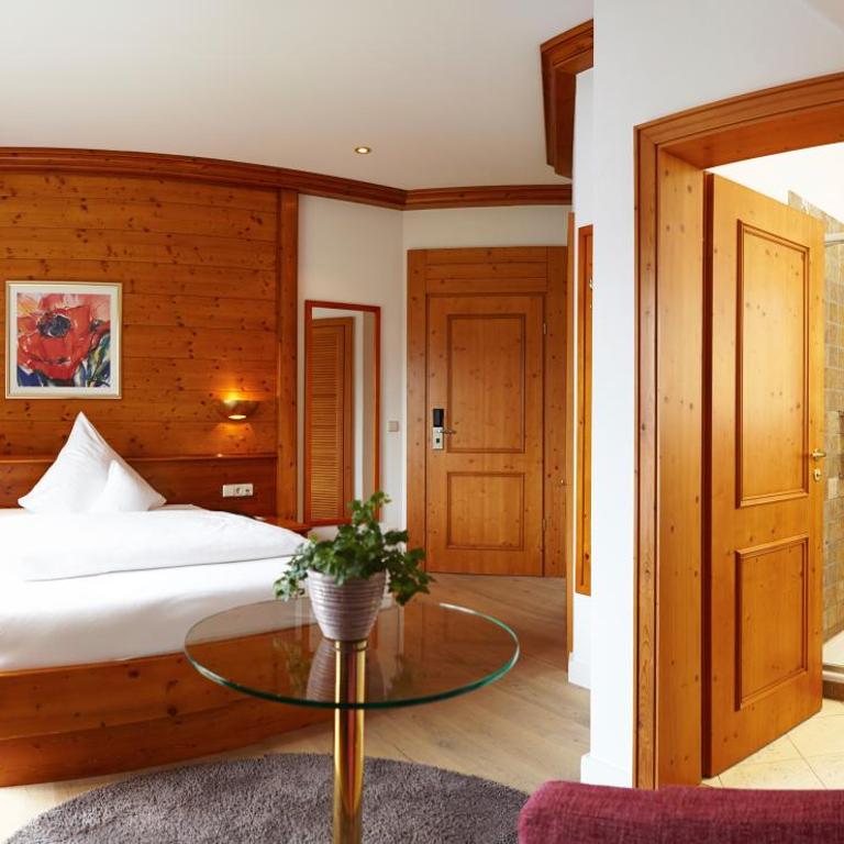 Hotel Bayerischer Hof - Doppelzimmer mit Queensize-Bett - 1,60 m breit (hauptsächlich Nebengebäude) - 9