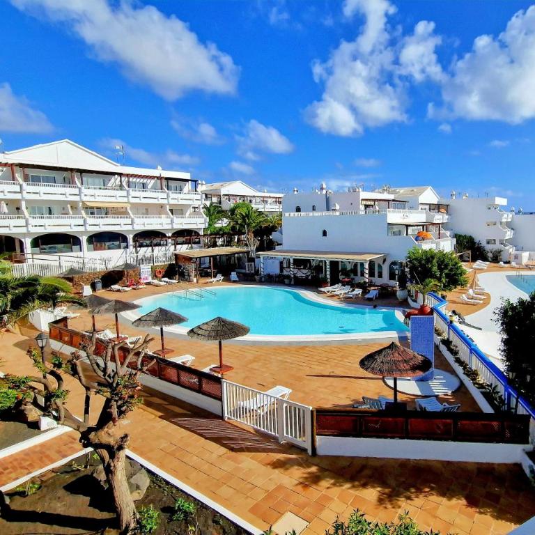 NEW Pools Wonderful Views AC - Deluxe Apartment - 1