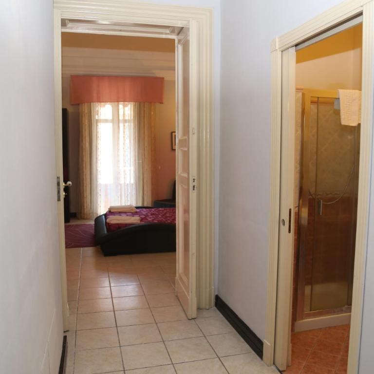 Hotel Sangiuliano 132 centro storico Catania - Deluxe Quadruple Room with Balcony - 12