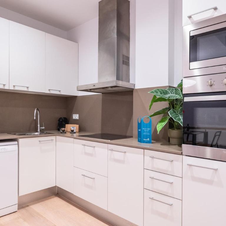 Sweett - Casa Girona - Three-Bedroom Apartment - 1