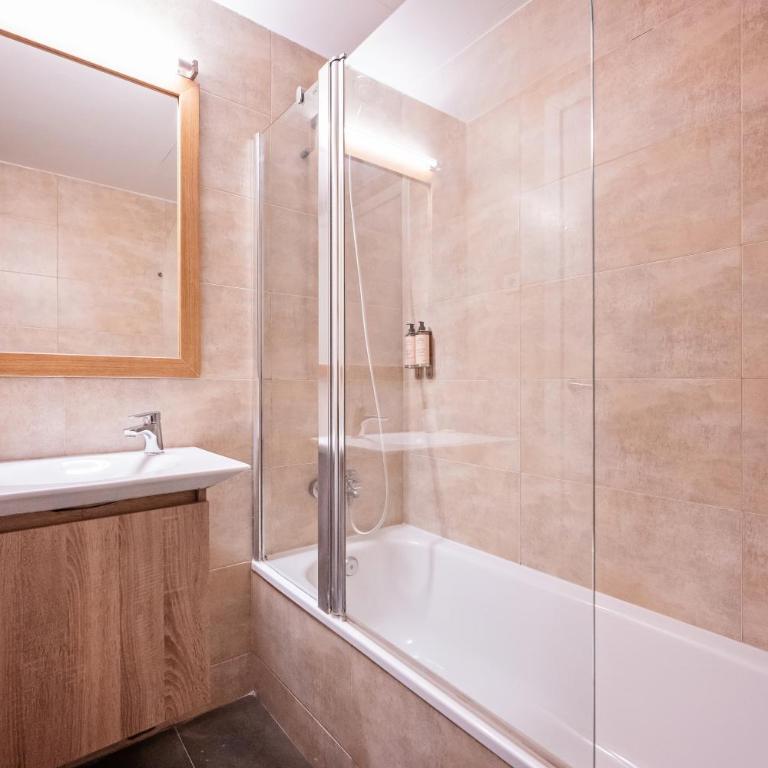 Sweett - Casa Girona - Three-Bedroom Apartment - 6