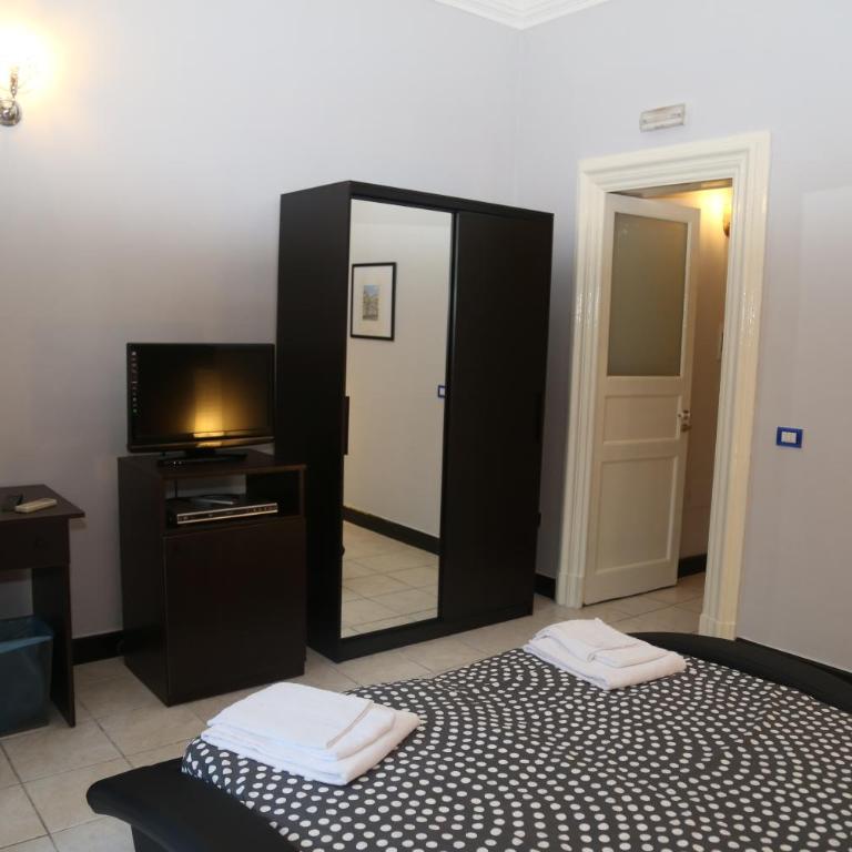 Hotel Sangiuliano 132 centro storico Catania - Superior Double Room with Balcony - 8