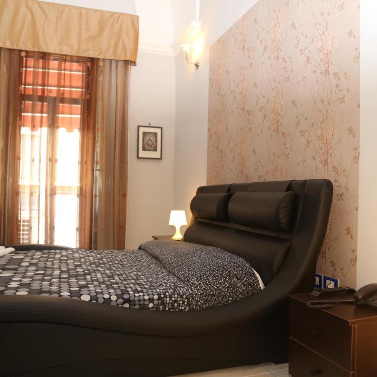 Hotel Sangiuliano 132 centro storico Catania - Superior Double Room with Balcony - 2