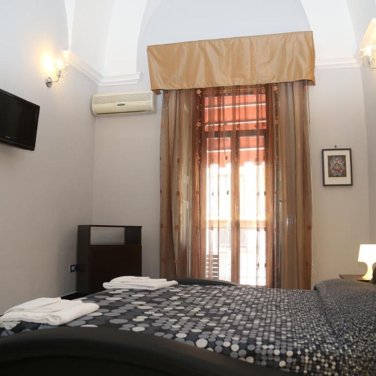 Hotel Sangiuliano 132 centro storico Catania - Superior Double Room with Balcony - 6