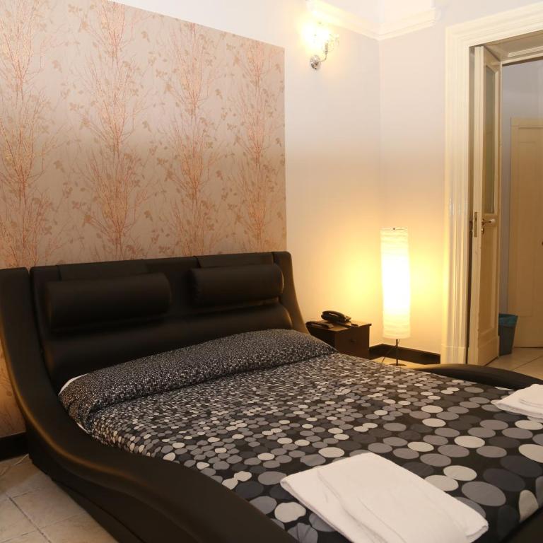 Hotel Sangiuliano 132 centro storico Catania - Superior Double Room with Balcony - 5