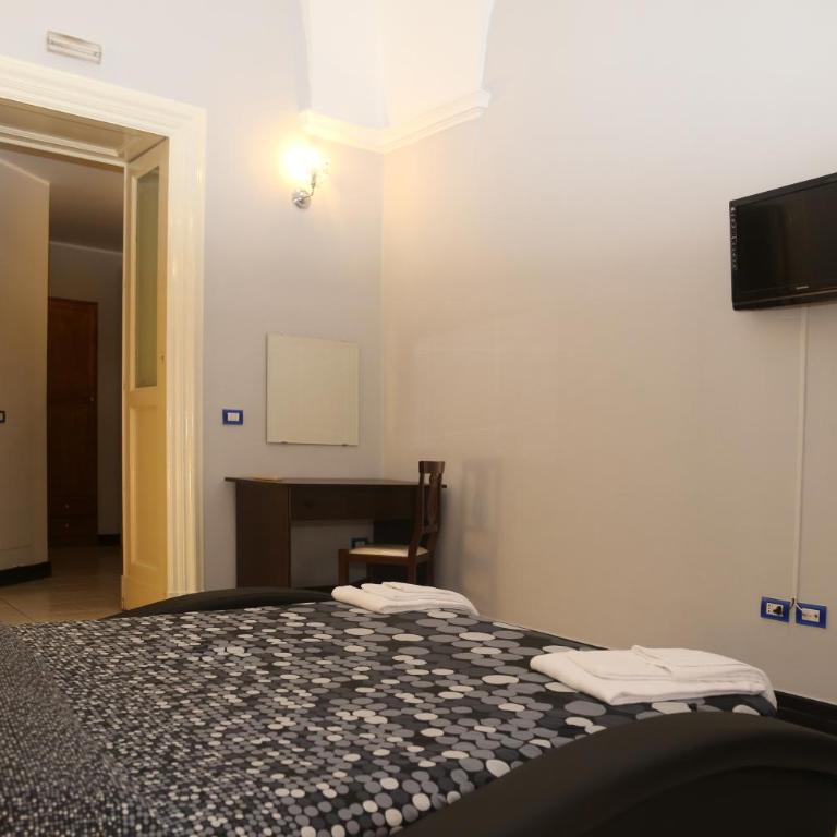 Hotel Sangiuliano 132 centro storico Catania - Superior Double Room with Balcony - 7