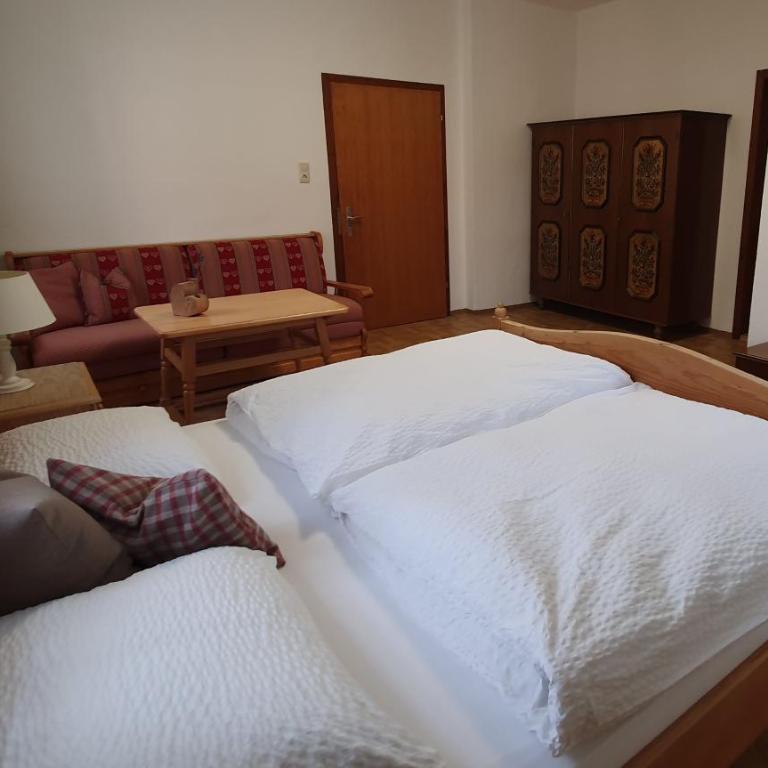 Neufangbauer, Familie Sabine und Peter Hauser - Familienzimmer mit Bergblick - 8