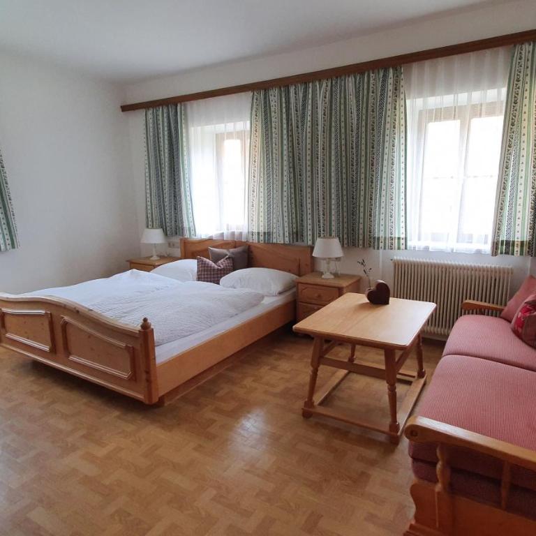 Neufangbauer, Familie Sabine und Peter Hauser - Familienzimmer mit Bergblick - 9