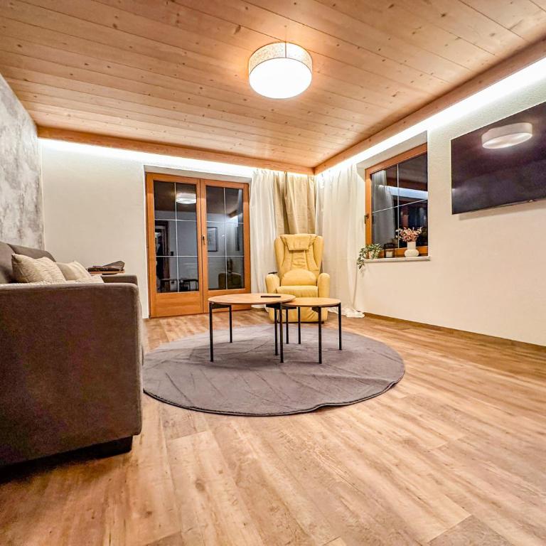 Zillertal Center Apartment Villa - Three-Bedroom Apartment - 11
