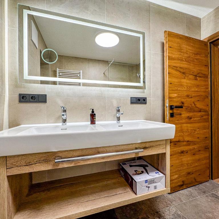 Zillertal Center Apartment Villa - Three-Bedroom Apartment - 23