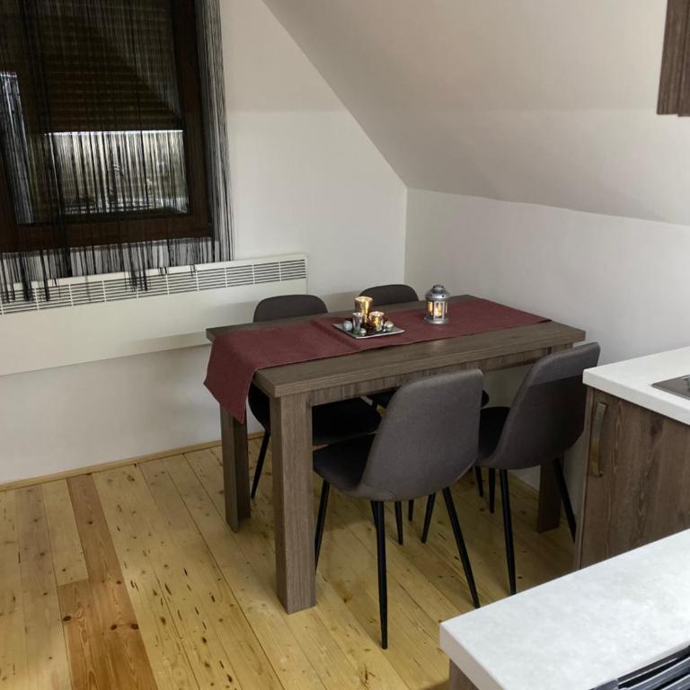 Šumski raj Jahorina - Apartman sa Pogledom na Planinu - 4