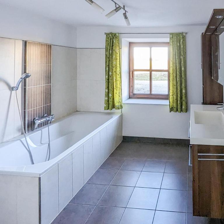 Private Farmhouse Escape - Ideal for up to 8 Guests - Haus mit 4 Schlafzimmern - 6